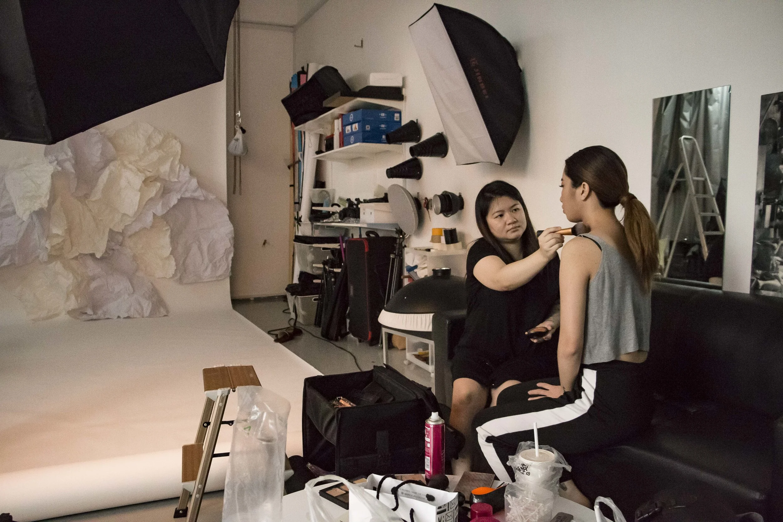 Ivy Li puts makeup on Sam Wenhui